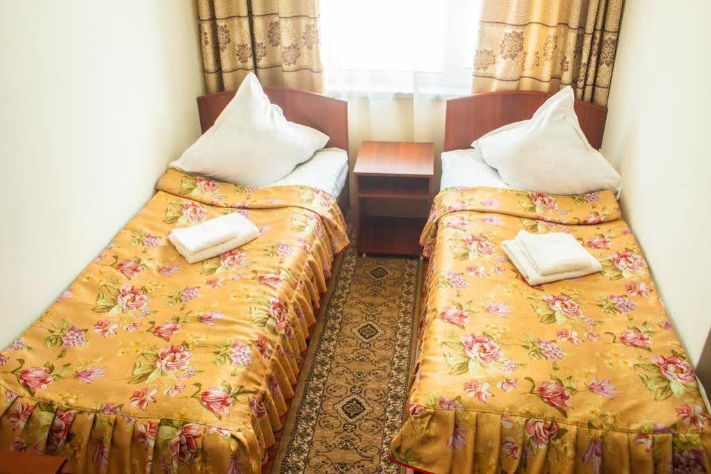 Park Hotel&Hostel Karakol Eksteriør bilde