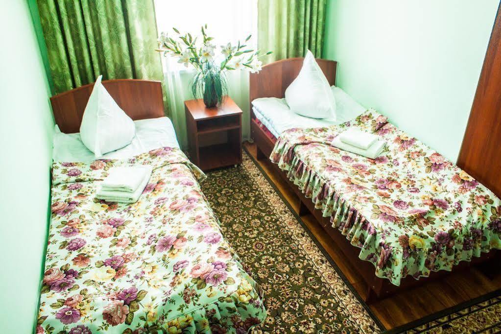Park Hotel&Hostel Karakol Eksteriør bilde