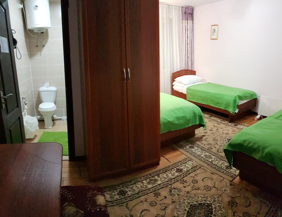 Park Hotel&Hostel Karakol Eksteriør bilde