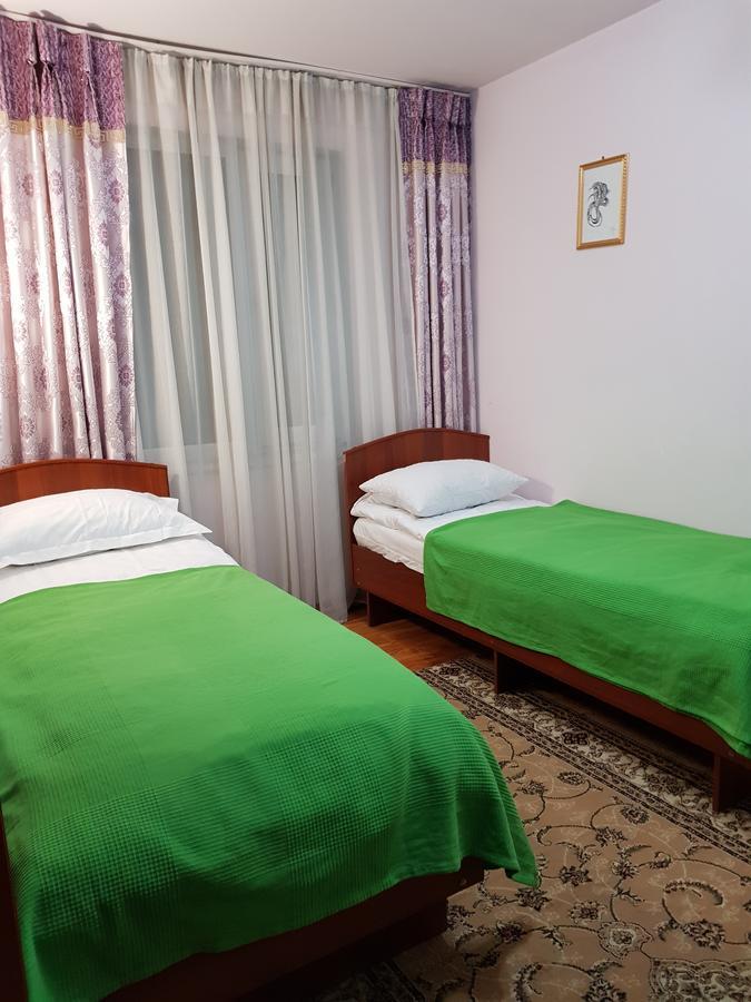 Park Hotel&Hostel Karakol Eksteriør bilde